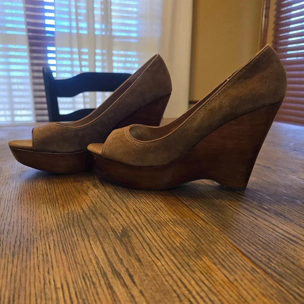 NWOT Wedge Platform Tan/Camel Suede Leather NINE WEST Sz 10